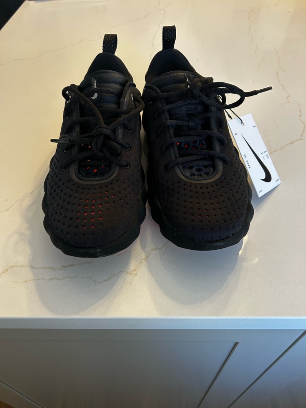 Nike Mind 002 - Black and Hyper Crimsom - Picture 3 of 11
